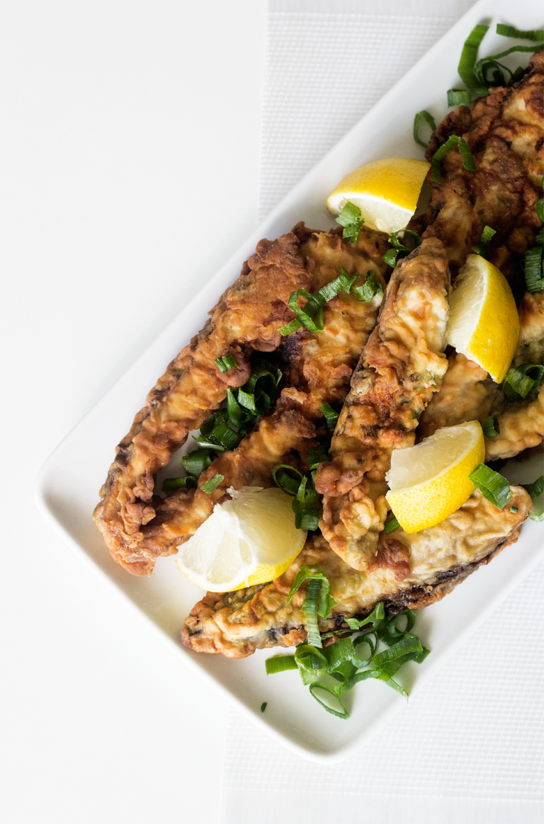 Tilápia empanada com lima da Pérsia e cebolinha delícia de verão